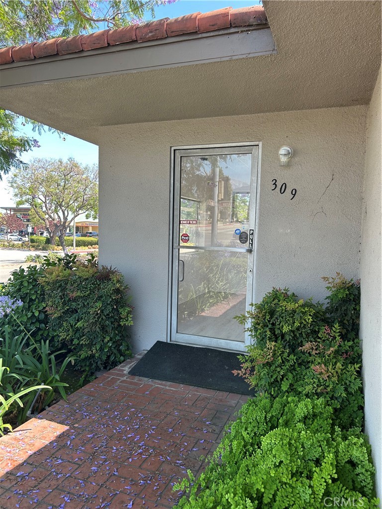 Perfect location to start a business with excellent exposure. Corner unit on a busy intersection streets of Arrow Highway and Indian Hill Blvd. Close proximity to The Villages, Claremont Colleges, and easy freeway access. Private restroom in unit. Shared open parking space. Please check with the City for permissible usage.