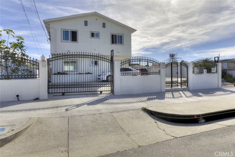 Photo of 7408 Radford Ave, North Hollywood, CA 91605 (MLS # GD26095622)