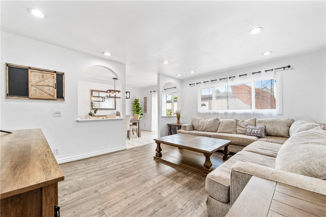 10126 Bloomfield Avenue