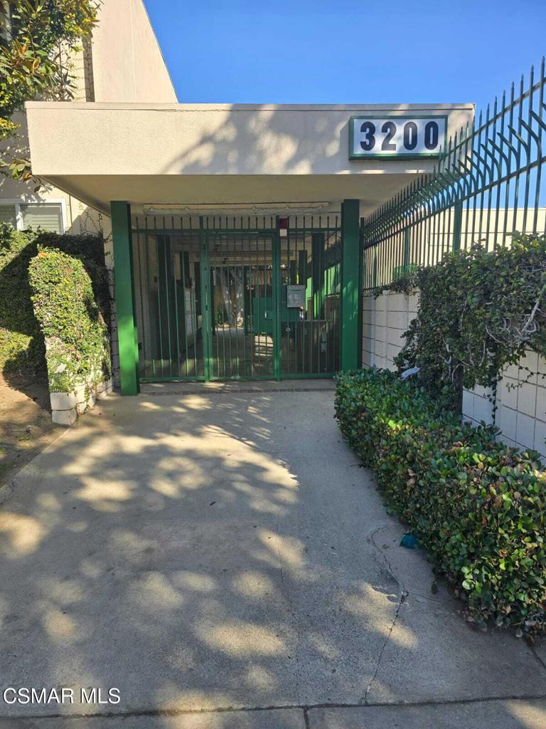 Welcome to this light and bright 2 bedroom + 1 bathroom + den, in a great Westside location! This updated single-story unit features abundant natural light, hardwood floors and fresh paint. The kitchen has granite countertops and plenty of cabinet space. The den can be used as a 3rd bedroom or is perfect for a home office, a formal dining room or additional living space. The private, enclosed patio offers lush plants and is perfect for entertaining. The complex is nicely maintained and includes 2 pools, spa, a rec room and a children's play area for your enjoyment. Don't miss out on this amazing opportunity to live in a great Westside location conveniently located near shopping, fine dining, UCLA, and a variety of entertainment options. Easy access to freeway. Call today!