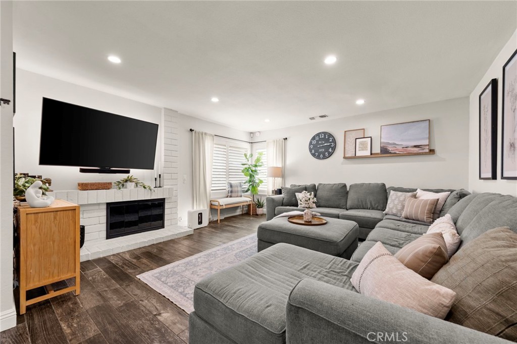 1607 Calle Miradero