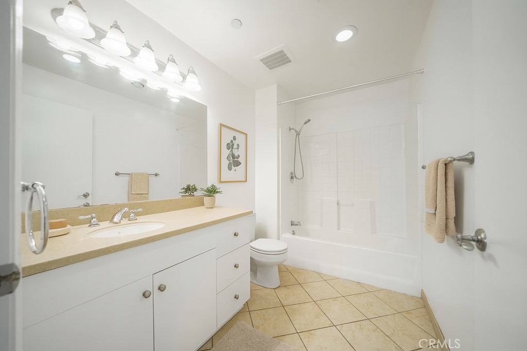 13941 Sherman Way 205