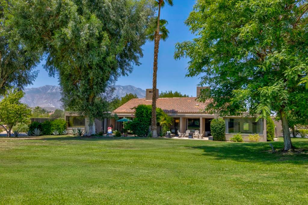 552 Desert West Drive