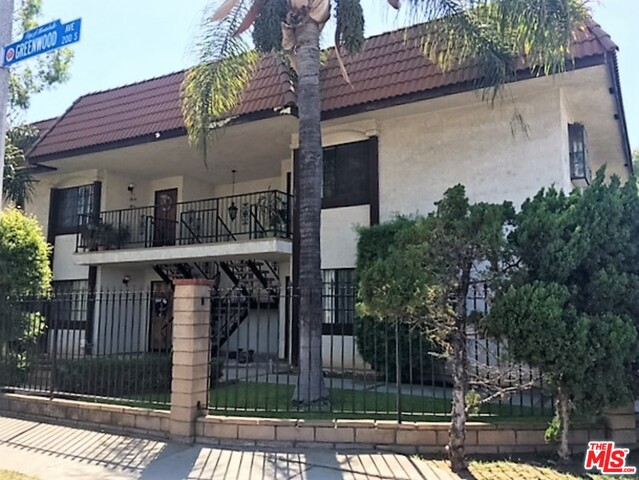 Fabulous 5-Units in Montebello. Each unit is identical and has 2 bedrooms including a master suite and 2 bathrooms. Large living room, updated kitchen and bathrooms. All units have washer and dryer hookups, central air/heat, balconies/patio and two car garage. Property also has laundry room. All units are in excellent condition and property is well maintained. Copper plumbing and electrical has been updated. All tenants are month-to-month. Walk to Montebello City Park, close to shopping center and schools. Great investment property in a great location.