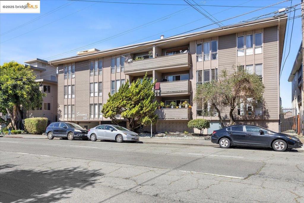 561 Oakland Avenue