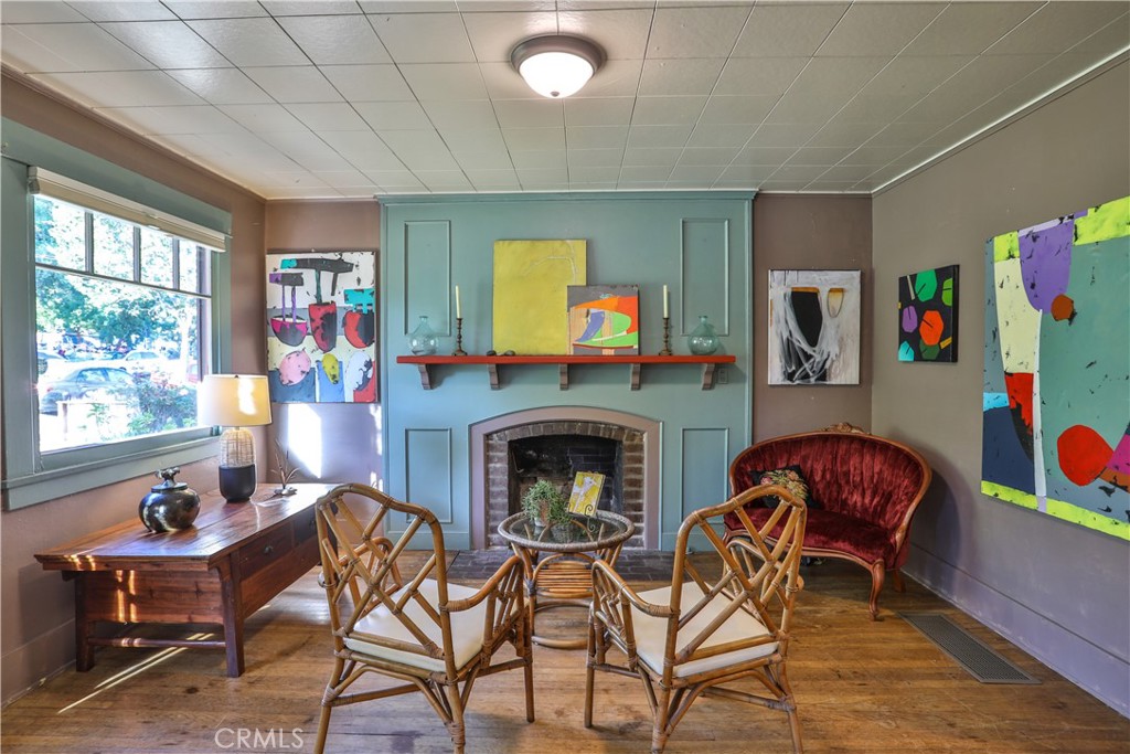 336 W 8th Street