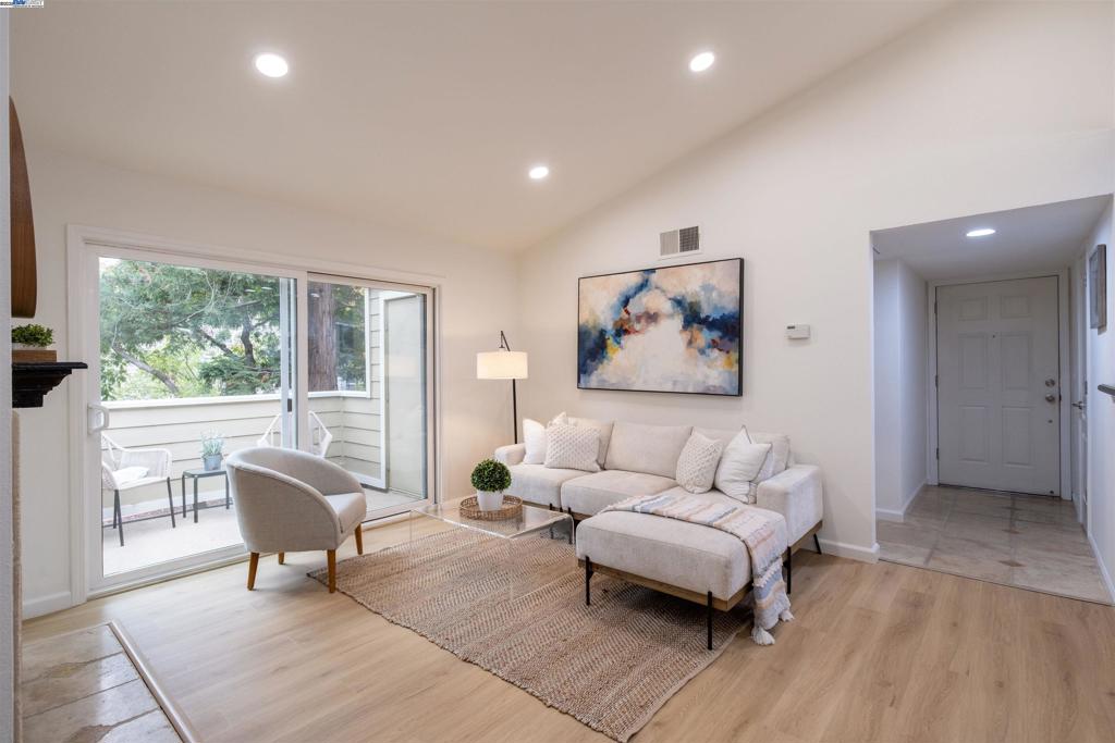 285 Reflections Dr 23