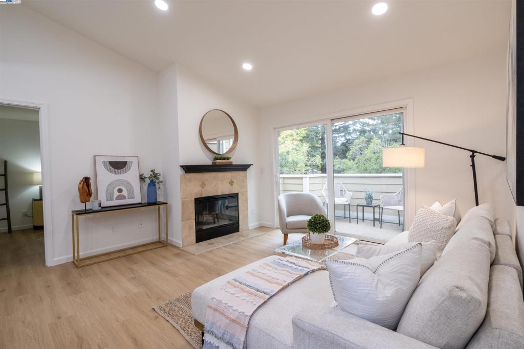 285 Reflections Dr 23