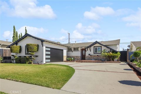 Photo of 11744 Hollyview Dr, La Mirada, CA 90638 (MLS # PW26051536)