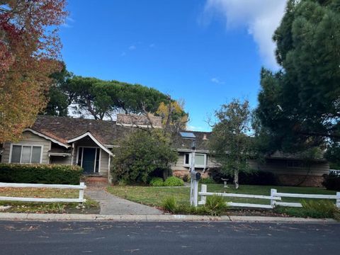 Photo of 571 Craig Road, Hillsborough, CA 94010 (MLS # ML82032145)