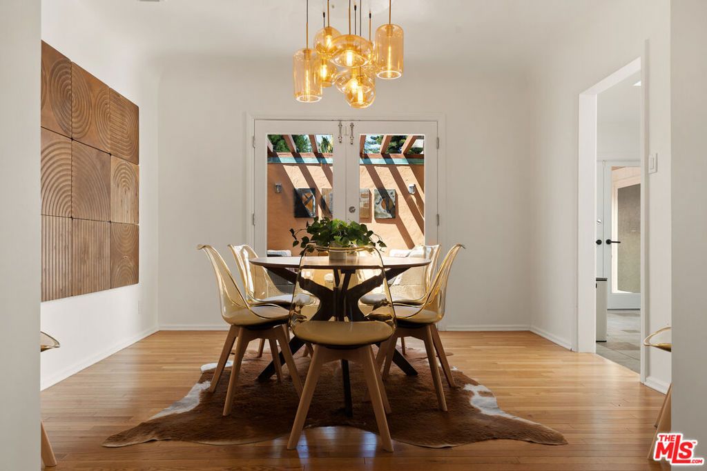 Photo of 7459 Rosewood Avenue, Los Angeles, CA 90036 (MLS # 25574725)