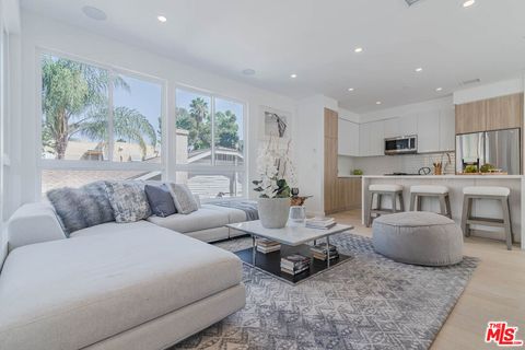 Photo of 1214 N Sycamore Avenue, Los Angeles, CA 90038 (MLS # 26769237)