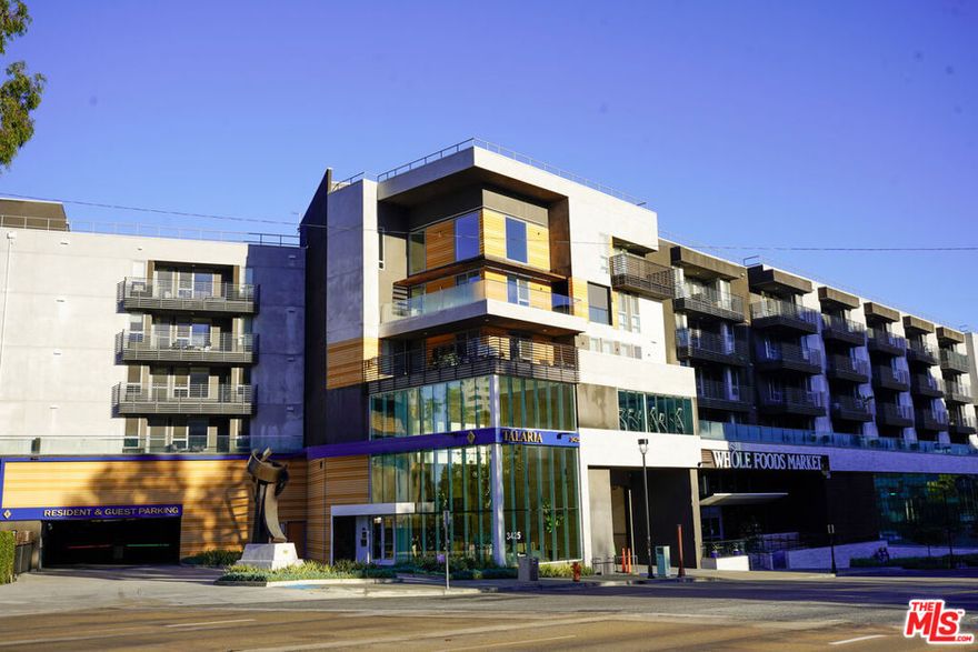 This apartment home is available immediately. The residence features an open-concept layout with designer finishes, energy-efficient appliances, and modern fixtures throughout. Community amenities include a rooftop sky lounge, BBQ courtyard, private screening room, state-of-the-art fitness center with sauna rooms, lap pool and spa with cabanas, retro arcade, dog park and pet spa, bicycle parking and repair shop, spa and massage room, and controlled-access building. Additional perks include concierge services and beautifully landscaped courtyards. Photos may include similar model units and virtually staged renderings. Finishes may vary.