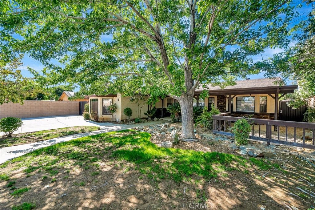 Photo of 4528 W Avenue L4, Lancaster, CA 93536 (MLS # SR26117405)