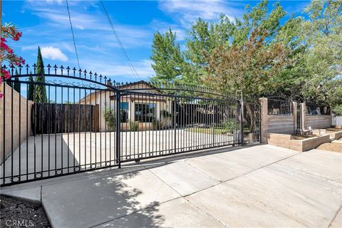 Photo of 4528 W Avenue L4, Lancaster, CA 93536 (MLS # SR26117405)