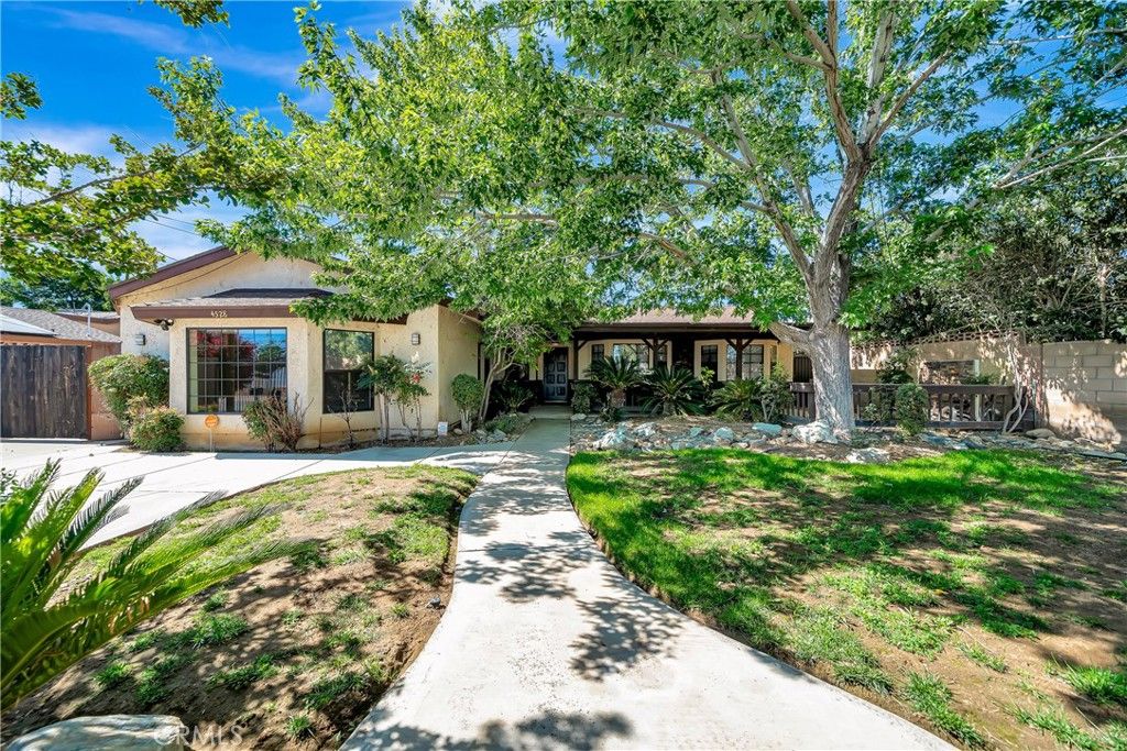 Photo of 4528 W Avenue L4, Lancaster, CA 93536 (MLS # SR26117405)