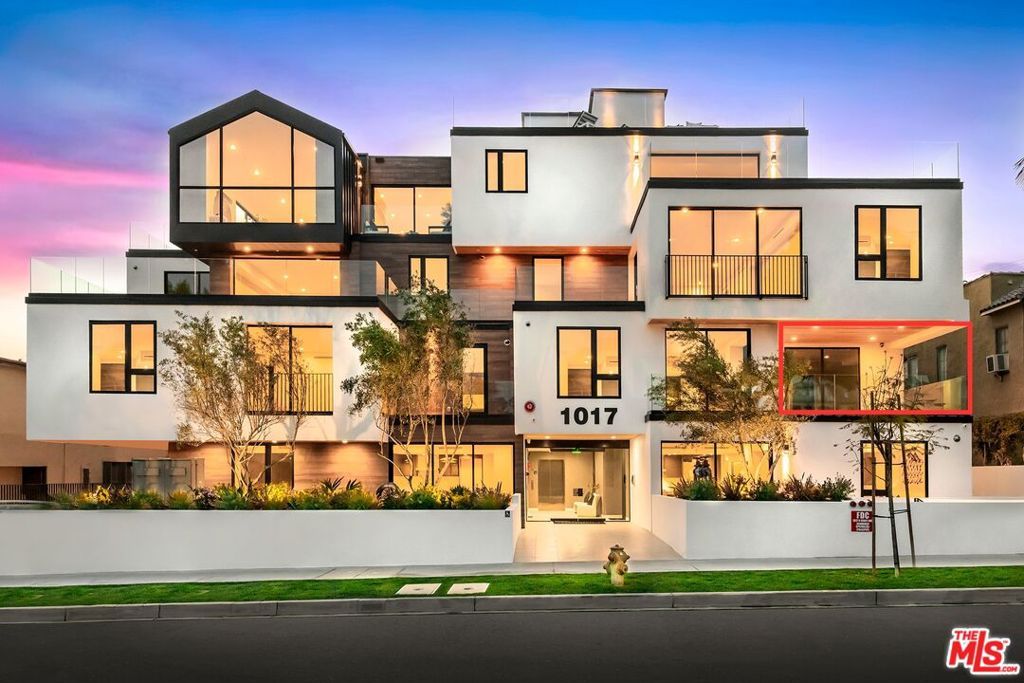 Photo of 1017 N Croft Avenue #201, Los Angeles, CA 90069 (MLS # 26644215)