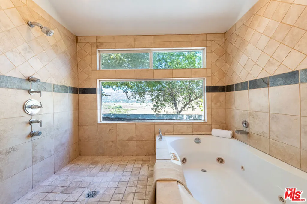 West Hills, California 91304, United States, 3 Bedrooms Bedrooms, ,2 BathroomsBathrooms,Residential,Pending,188792