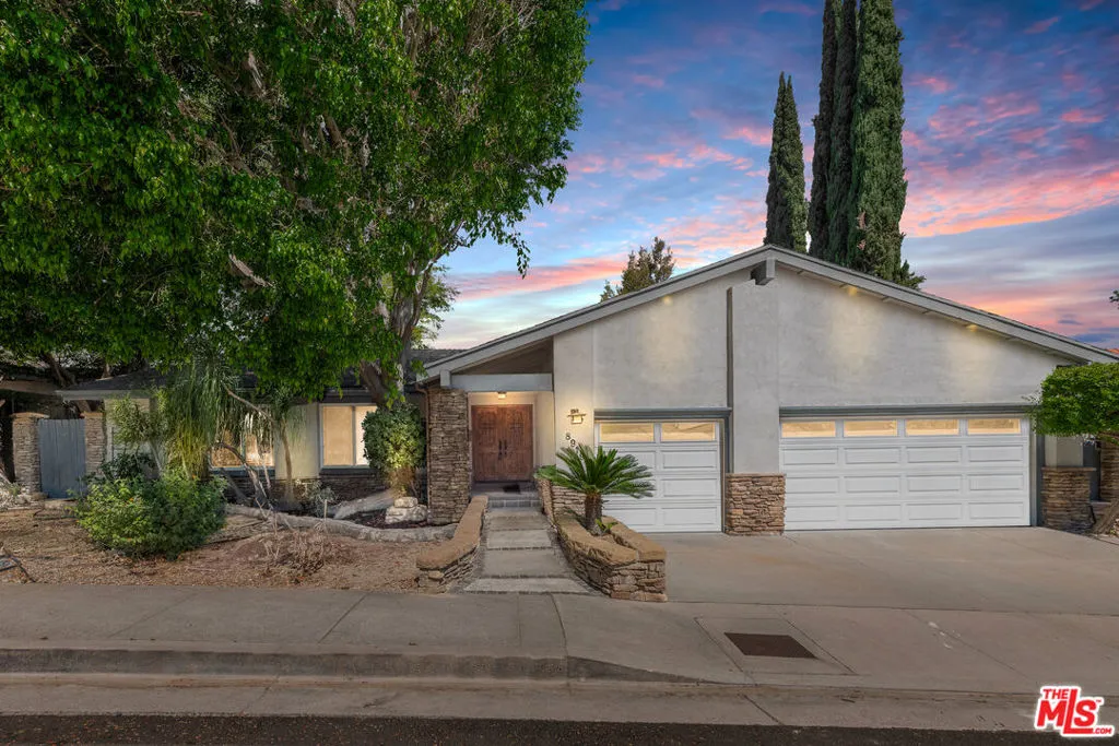 West Hills, California 91304, United States, 3 Bedrooms Bedrooms, ,2 BathroomsBathrooms,Residential,Pending,188792