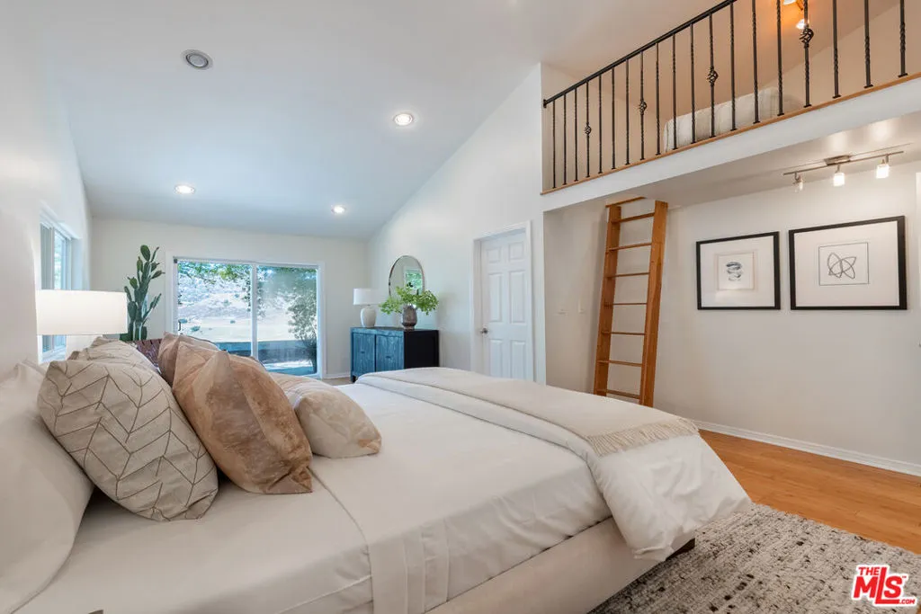 West Hills, California 91304, United States, 3 Bedrooms Bedrooms, ,2 BathroomsBathrooms,Residential,Pending,188792