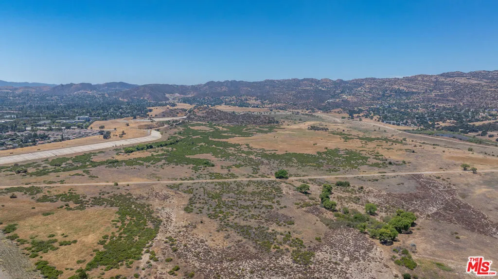 West Hills, California 91304, United States, 3 Bedrooms Bedrooms, ,2 BathroomsBathrooms,Residential,Pending,188792