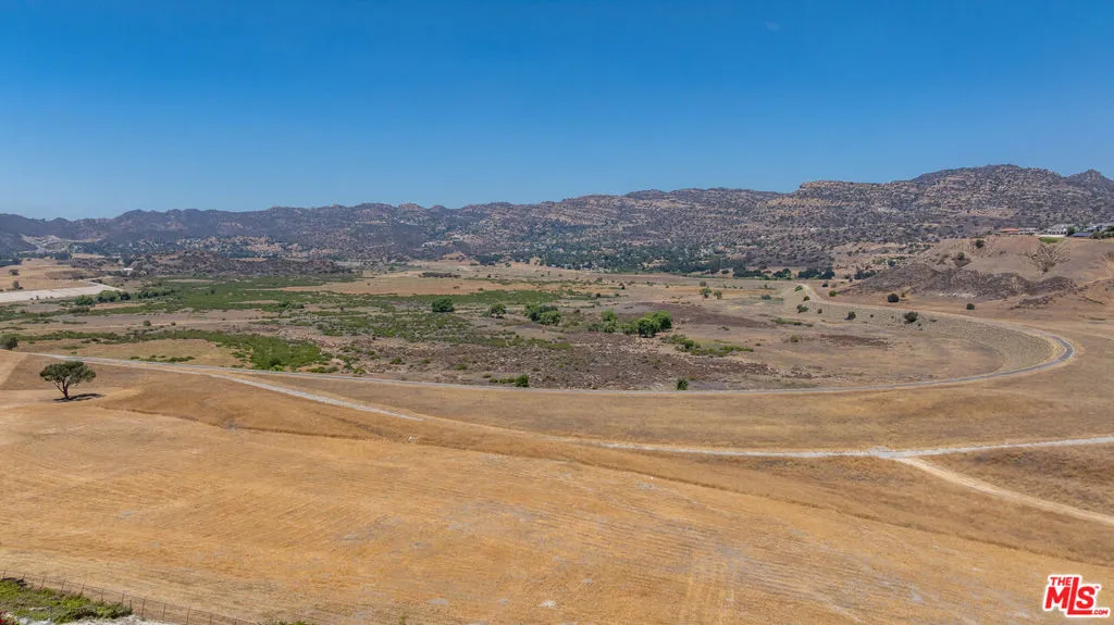 West Hills, California 91304, United States, 3 Bedrooms Bedrooms, ,2 BathroomsBathrooms,Residential,Pending,188792