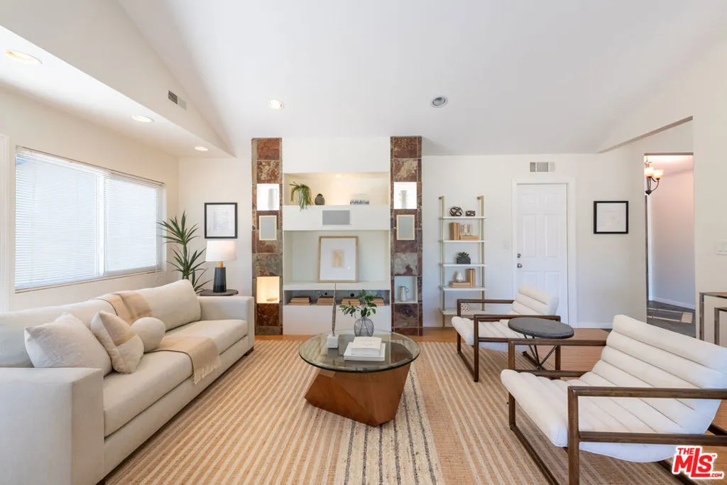 West Hills, California 91304, United States, 3 Bedrooms Bedrooms, ,2 BathroomsBathrooms,Residential,Pending,188792