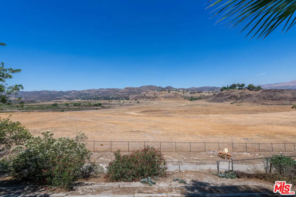 West Hills, California 91304, United States, 3 Bedrooms Bedrooms, ,2 BathroomsBathrooms,Residential,Pending,188792