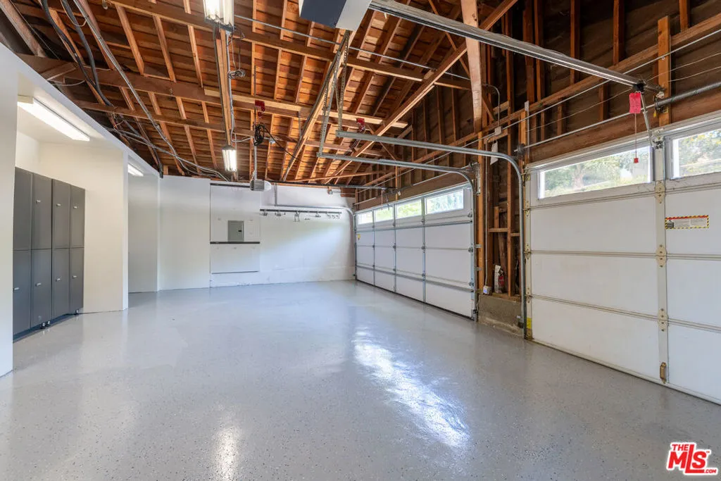 West Hills, California 91304, United States, 3 Bedrooms Bedrooms, ,2 BathroomsBathrooms,Residential,Pending,188792