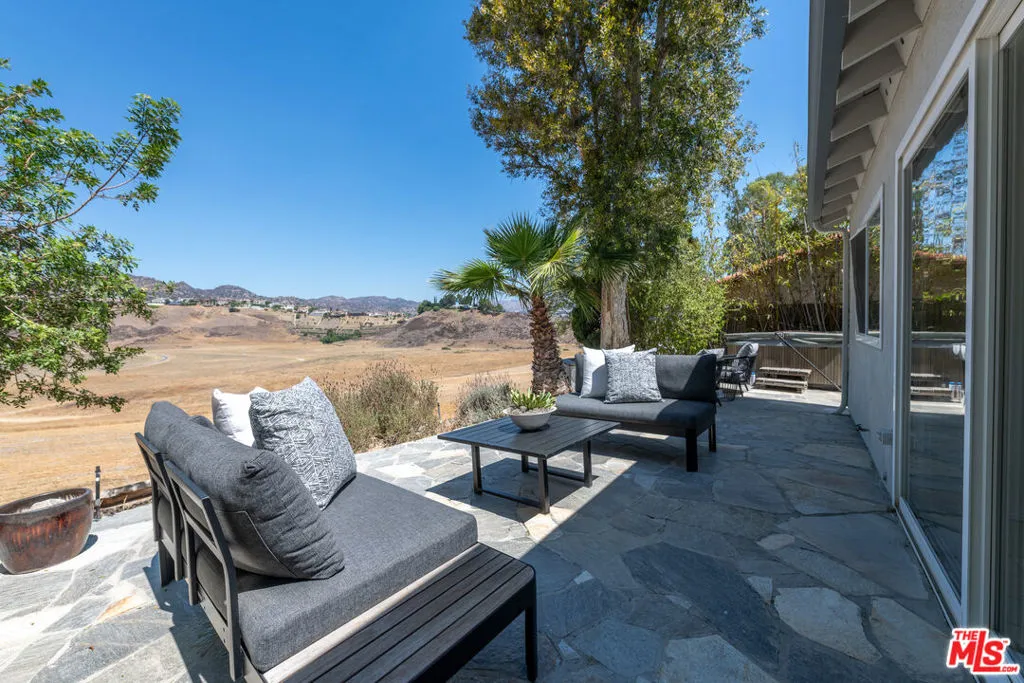 West Hills, California 91304, United States, 3 Bedrooms Bedrooms, ,2 BathroomsBathrooms,Residential,Pending,188792