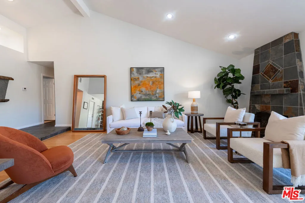 West Hills, California 91304, United States, 3 Bedrooms Bedrooms, ,2 BathroomsBathrooms,Residential,Pending,188792