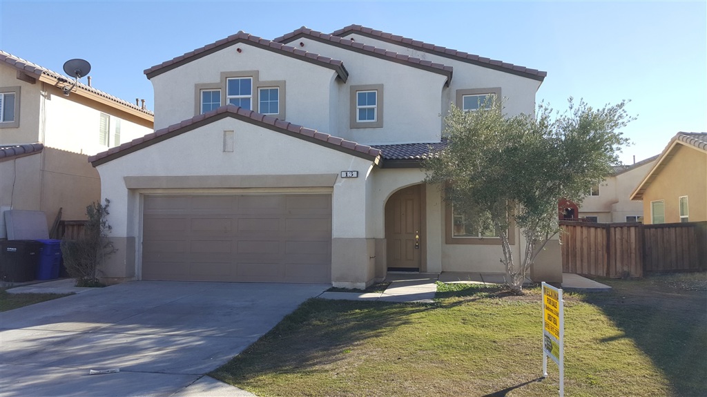 Amazing newer 5 bedrooms, 2.5 bath, 2 car garages in El Centro. Great location, tile roof, granite counter top in the kitchen, large backyard great for gathering. Neighborhoods: Heber Equipment: Range/Oven Other Fees: 0 Sewer: Sewer Connected Topography: LL