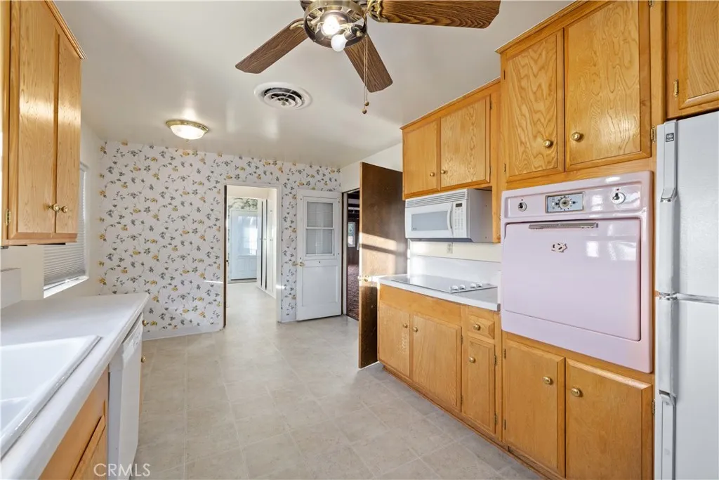 Palmdale, California 93552, United States, 3 Bedrooms Bedrooms, ,2 BathroomsBathrooms,Residential,Pending,252790