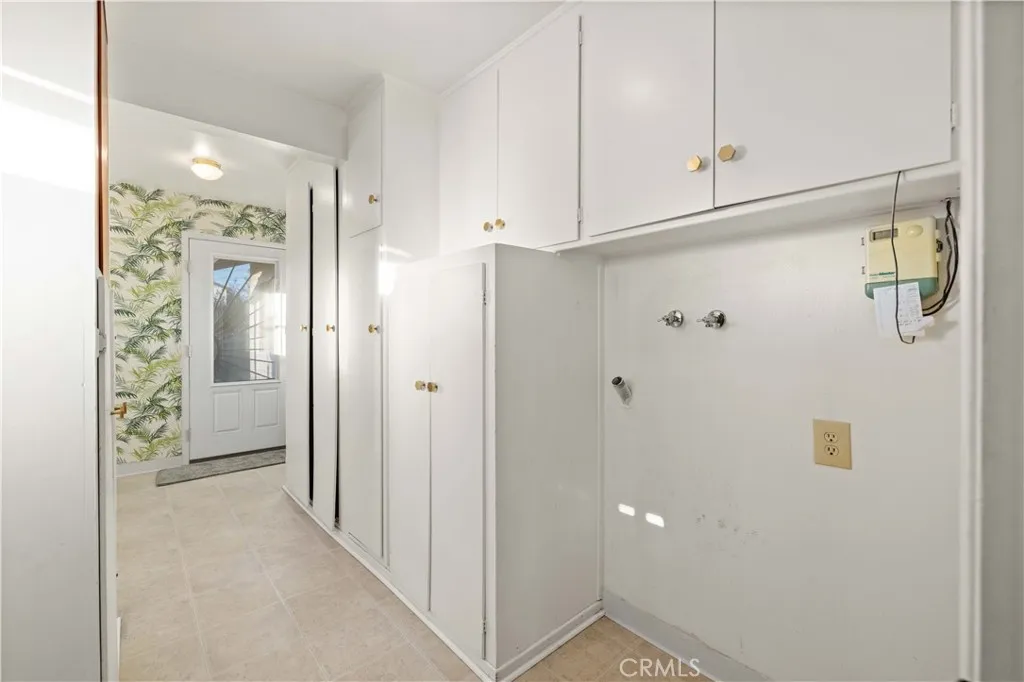 Palmdale, California 93552, United States, 3 Bedrooms Bedrooms, ,2 BathroomsBathrooms,Residential,Pending,252790