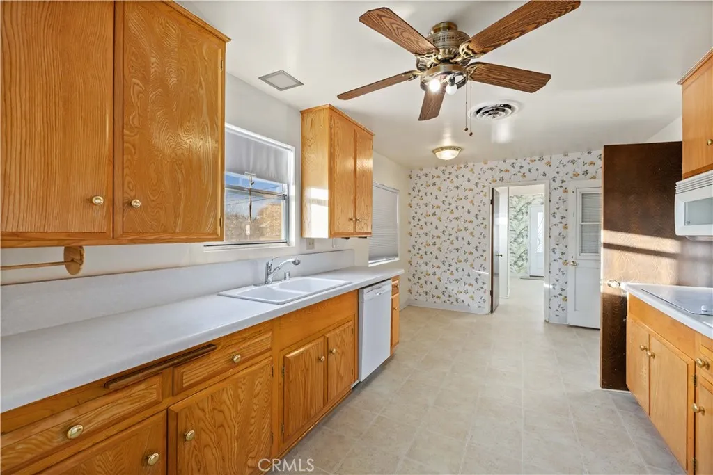 Palmdale, California 93552, United States, 3 Bedrooms Bedrooms, ,2 BathroomsBathrooms,Residential,Pending,252790