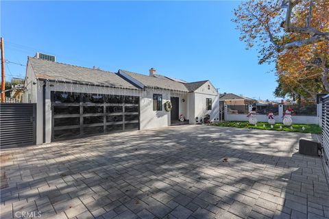 Photo of 2240 N Parish Pl, Burbank, CA 91504 (MLS # SR26054446)