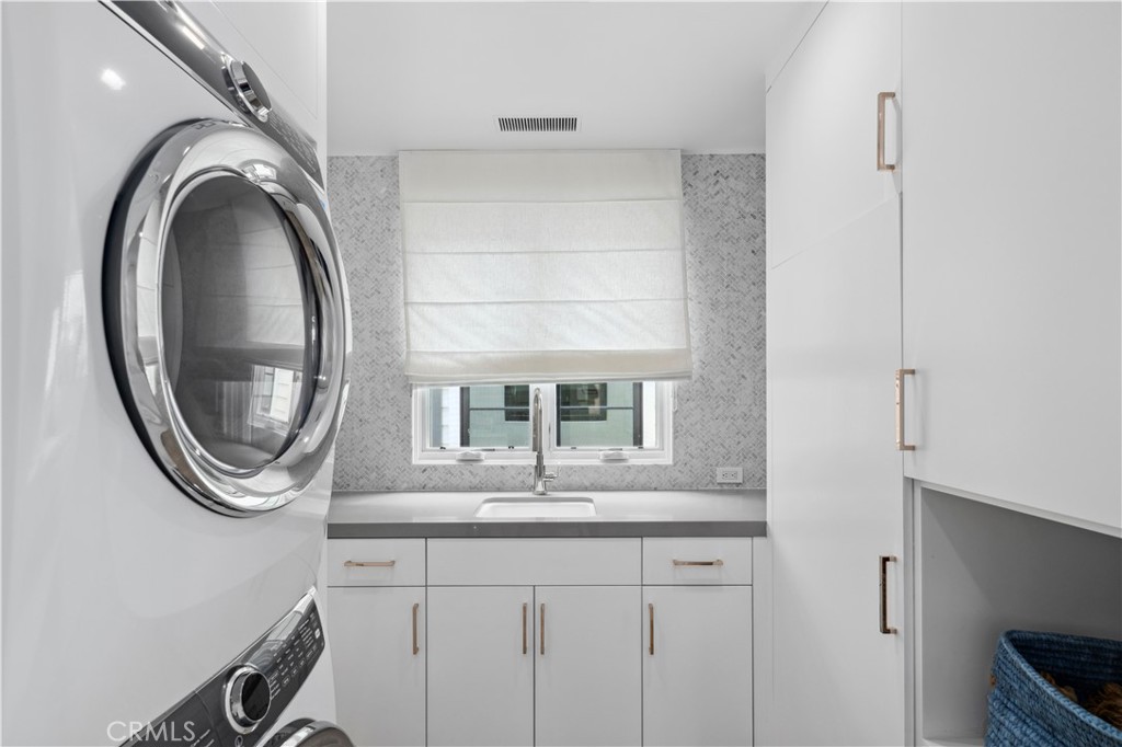 Corona del Mar North of PCH (CNHW) - Residential