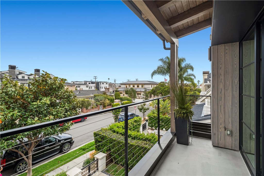 Corona del Mar North of PCH (CNHW) - Residential