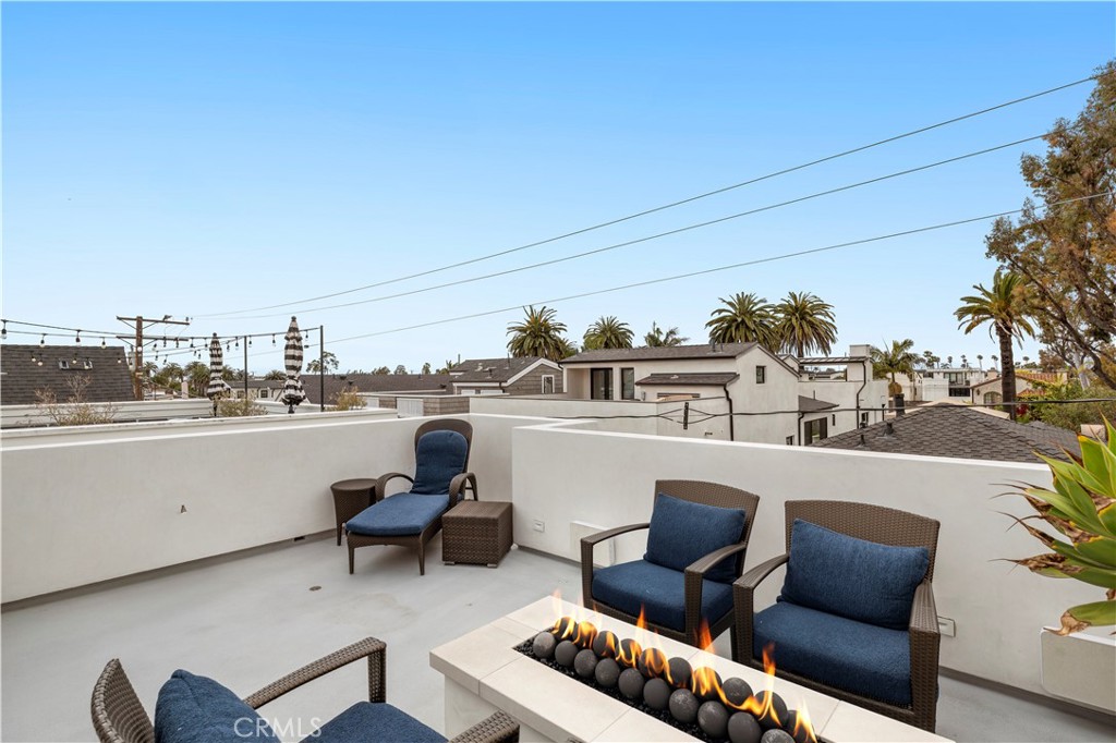 Corona del Mar North of PCH (CNHW) - Residential