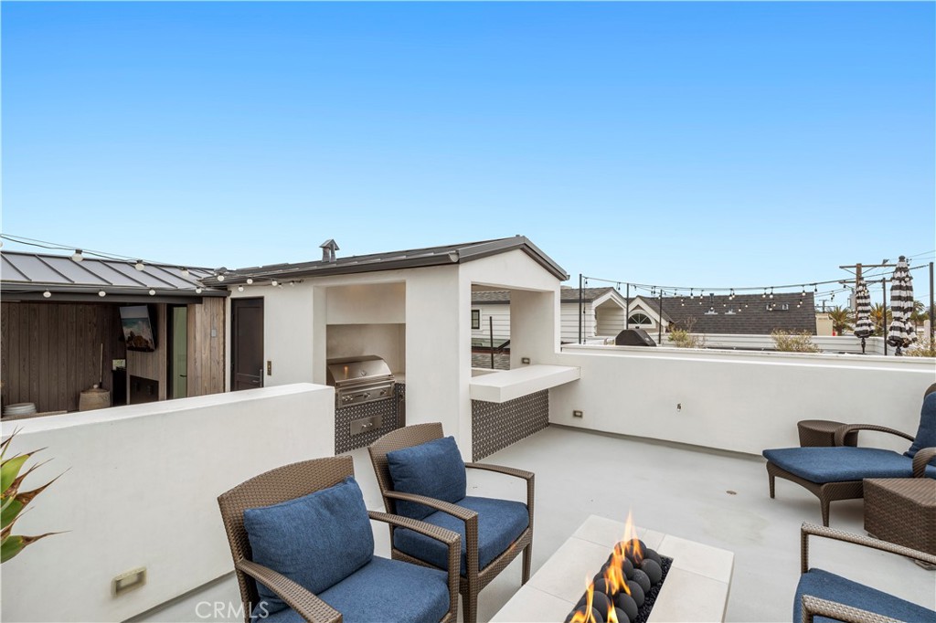 Corona del Mar North of PCH (CNHW) - Residential