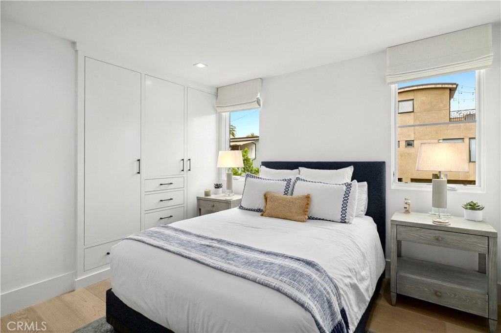 Corona del Mar North of PCH (CNHW) - Residential