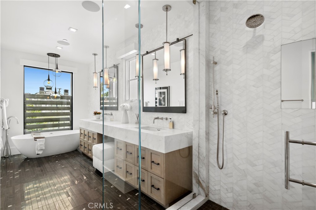 Corona del Mar North of PCH (CNHW) - Residential