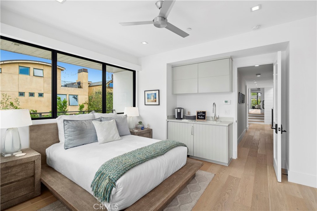 Corona del Mar North of PCH (CNHW) - Residential