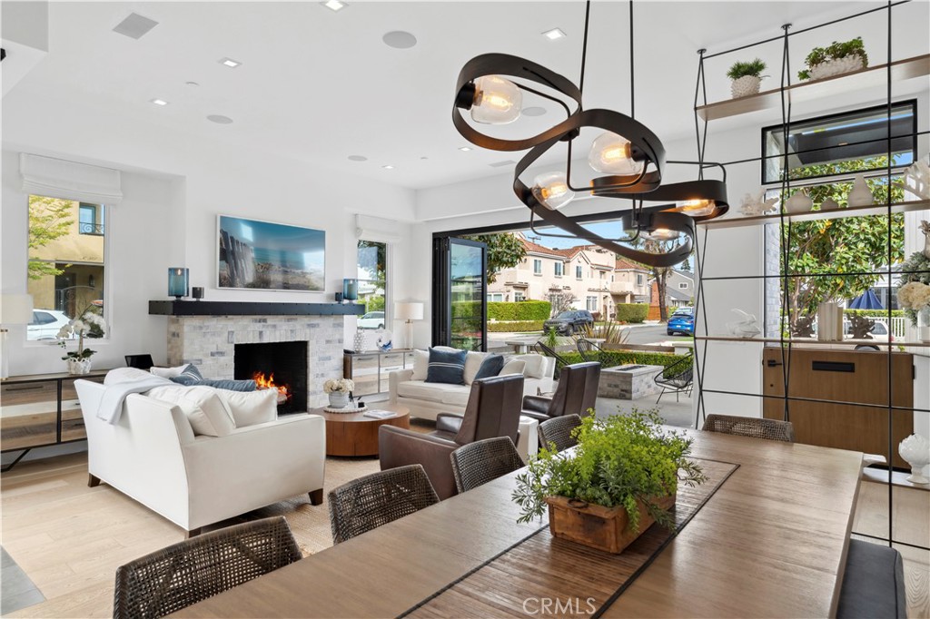 Corona del Mar North of PCH (CNHW) - Residential