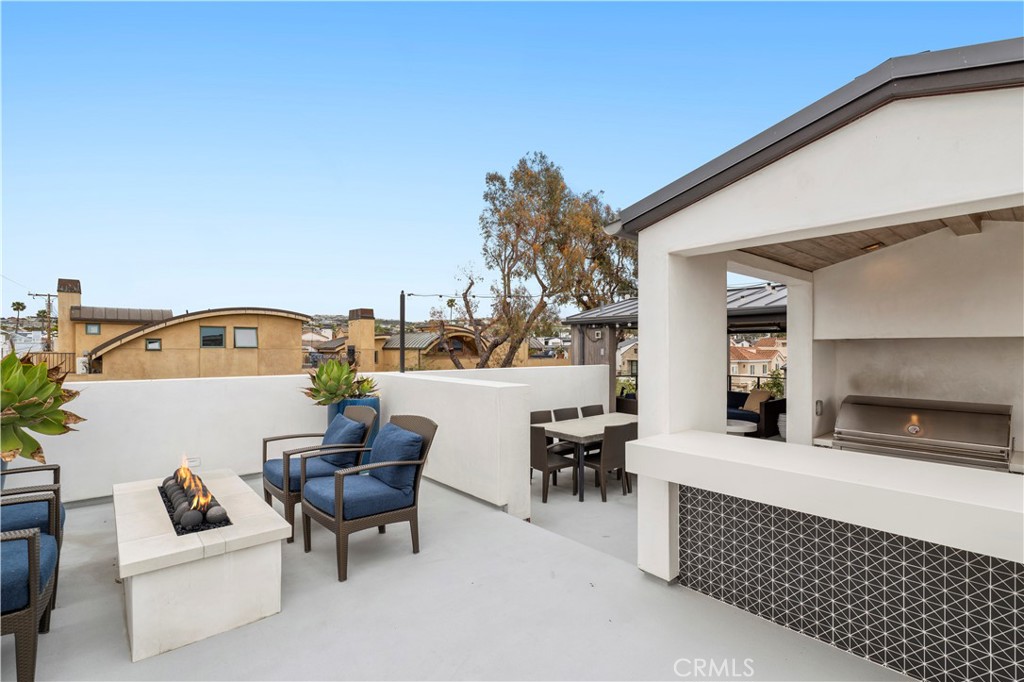 Corona del Mar North of PCH (CNHW) - Residential