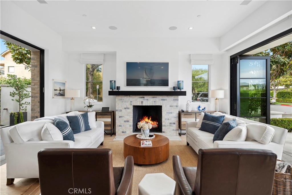 Corona del Mar North of PCH (CNHW) - Residential