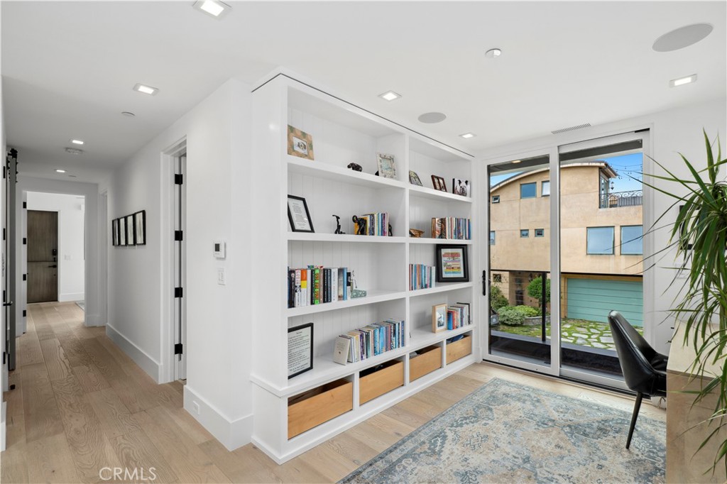 Corona del Mar North of PCH (CNHW) - Residential