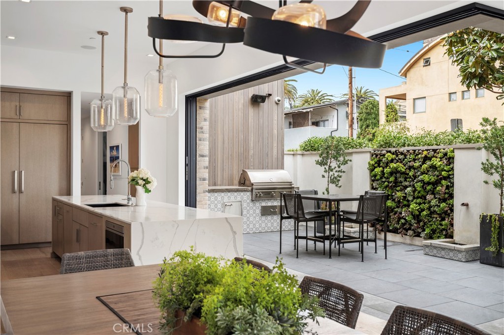 Corona del Mar North of PCH (CNHW) - Residential