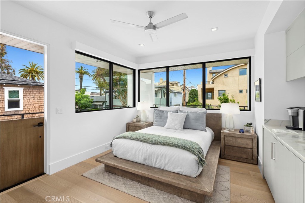 Corona del Mar North of PCH (CNHW) - Residential