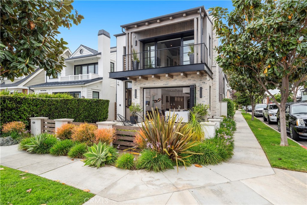 Corona del Mar North of PCH (CNHW) - Residential